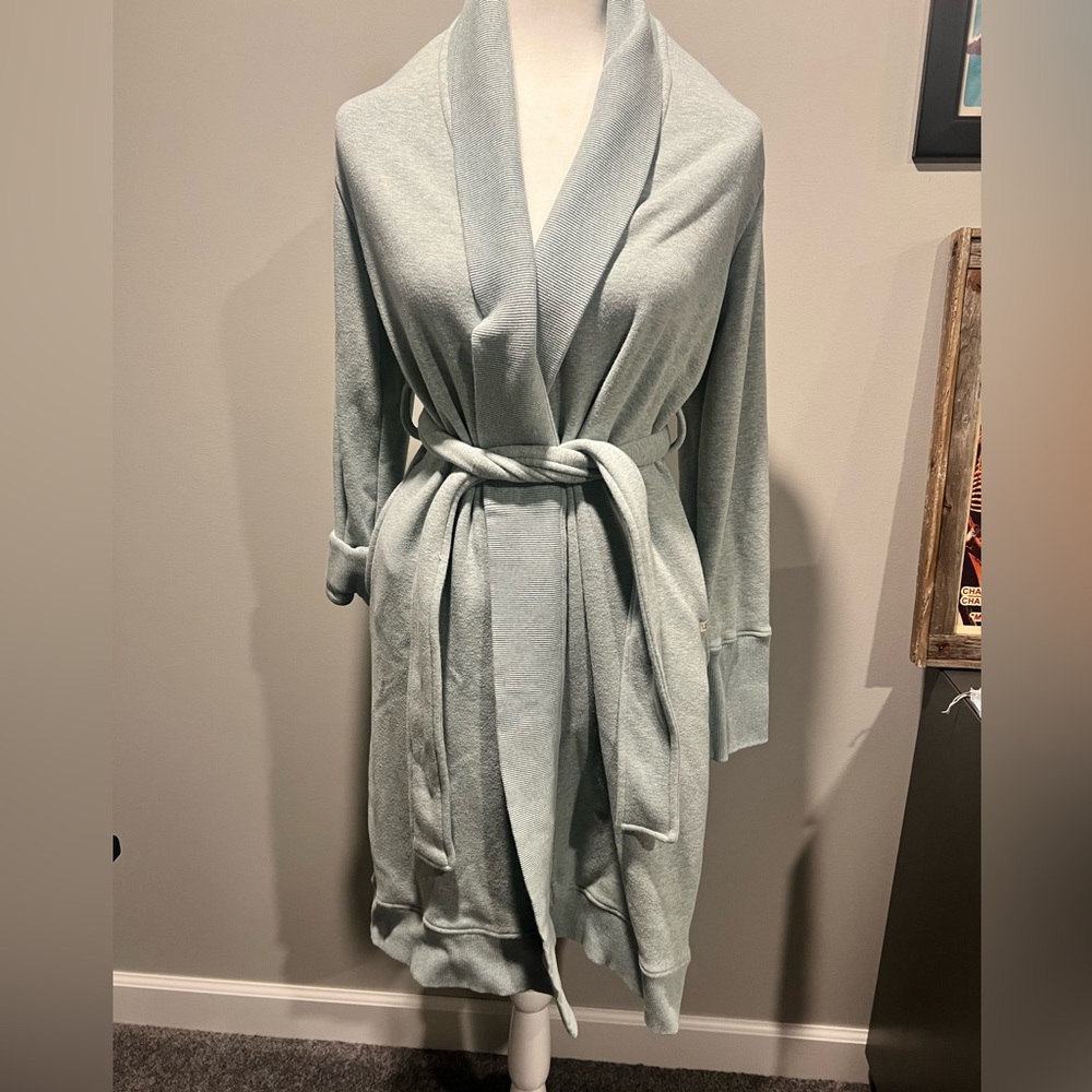 Women’s Ugg Robe.